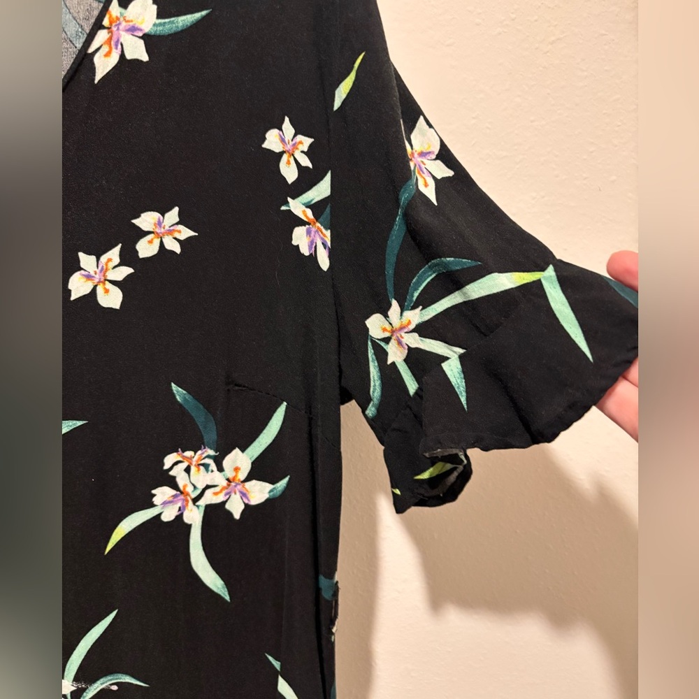 Cotton On Black Floral V-Neck dress - Picture 2 of 5